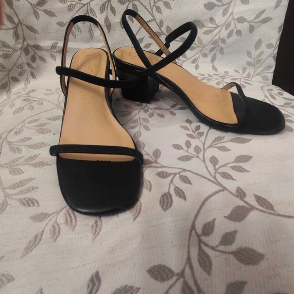 Comfort brand Women's Size 8W block heels strappy shoes